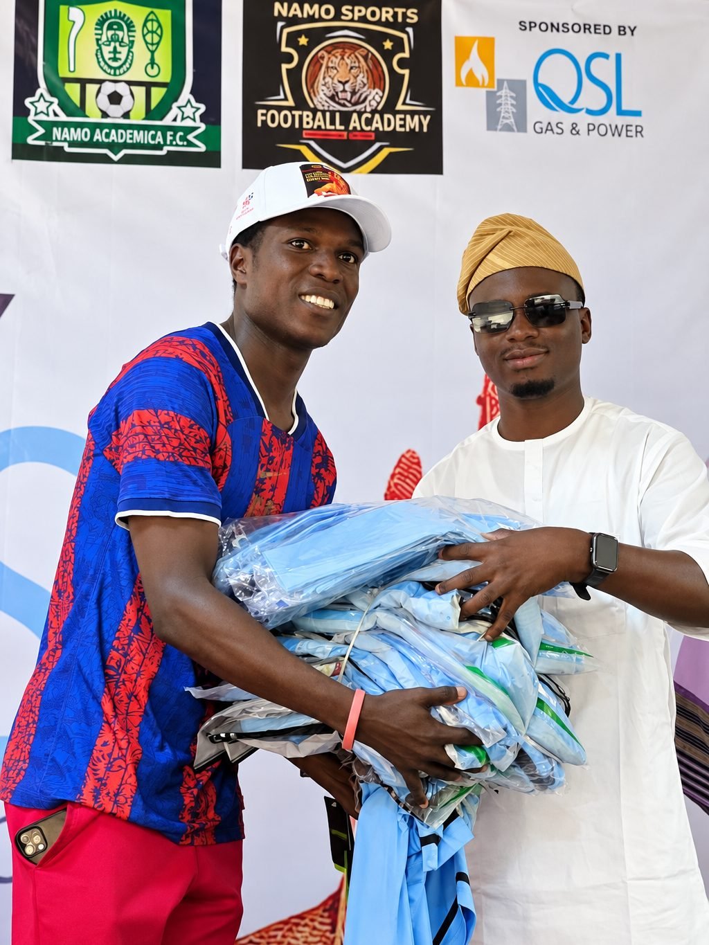 Kit presentation to team officials